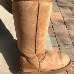 Preloved UGG camel knee boot size 6